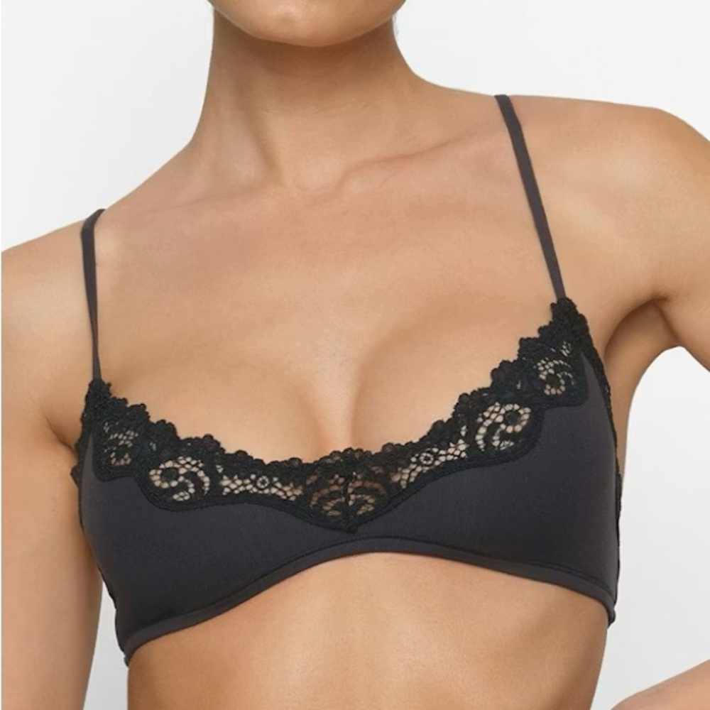 Skims Fits Everybody Lace Scoop Bralette